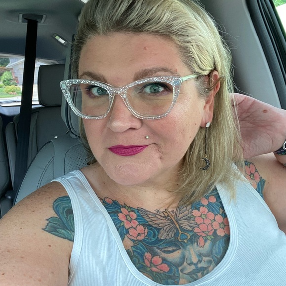 Meet your Posher, Krystin - Picture 4 of 5